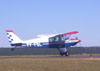 Aero Boero 115, PP-FGL, do Aero-clube de Itápolis, correndo para decolar.
