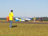 Voluntários retirando da pista o Rans S10 do Hangar Del Cielo, da Argentina, pilotado por Cesar Falistocco.