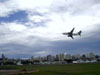Boeing 737-700 da Rio Sul realizando passagens a baixa altura na pista do Campo de Marte, em So Paulo.