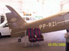 Fuselagem e assentos do Stinson Reliant na oficina de restauração.