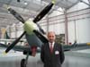 Marco Bologna, presidente da TAM, em frente ao Spitfire.